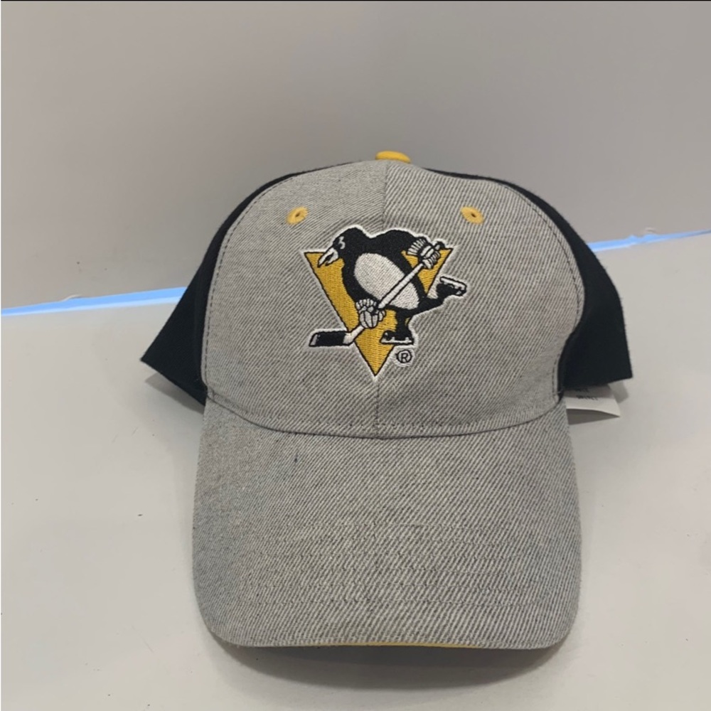 Pittsburgh Penguin’s adjustable cap